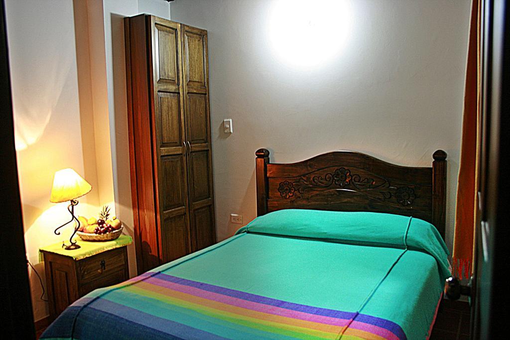 Hotel Los Geranios Duitama Kamer foto